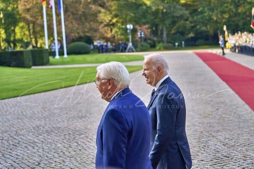 Militärische Ehren am Schloss Bellevue anlässlich des Besuches von  Präsidenten der Vereinigten Staaten von Amerika, Joseph R. Biden - Schloss Bellevue in Berlin / Berlin / Deutschland am 18.10.24 © Ulrich Stamm