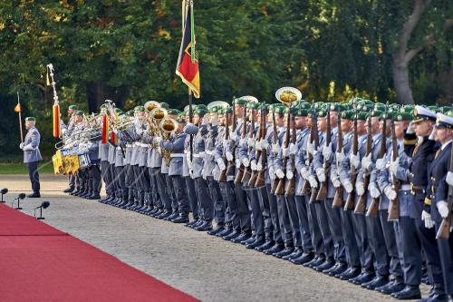 Militärische Ehren am Schloss Bellevue anlässlich des Besuches von  Präsidenten der Vereinigten Staaten von Amerika, Joseph R. Biden - Schloss Bellevue in Berlin / Berlin / Deutschland am 18.10.24 © Ulrich Stamm