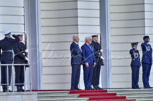 Militärische Ehren am Schloss Bellevue anlässlich des Besuches von  Präsidenten der Vereinigten Staaten von Amerika, Joseph R. Biden - Schloss Bellevue in Berlin / Berlin / Deutschland am 18.10.24 © Ulrich Stamm