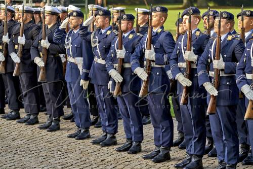 Militärische Ehren am Schloss Bellevue anlässlich des Besuches von  Präsidenten der Vereinigten Staaten von Amerika, Joseph R. Biden - Schloss Bellevue in Berlin / Berlin / Deutschland am 18.10.24 © Ulrich Stamm