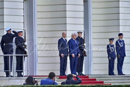 Militärische Ehren am Schloss Bellevue anlässlich des Besuches von  Präsidenten der Vereinigten Staaten von Amerika, Joseph R. Biden - Schloss Bellevue in Berlin / Berlin / Deutschland am 18.10.24 © Ulrich Stamm