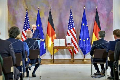 Ordensverleihung anlässlich des Besuches von  Präsidenten der Vereinigten Staaten von Amerika, Joseph R. Biden durch Bundespräsident Frankl Walter Steinmeier - Schloss Bellevue in Berlin / Berlin / Deutschland am 18.10.24