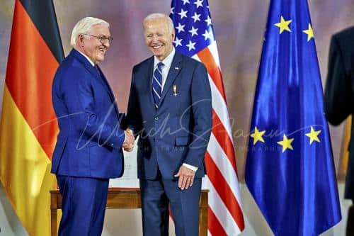 Ordensverleihung anlässlich des Besuches von  Präsidenten der Vereinigten Staaten von Amerika, Joseph R. Biden durch Bundespräsident Frankl Walter Steinmeier - Schloss Bellevue in Berlin / Berlin / Deutschland am 18.10.24