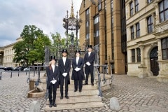 494. Schützenfest in Hannover - Einkleidung der Bruchmeisteranwärter bei Rebmann-Maßkleidung - Holzmarkt 4 in Hannover / Niedersachsen / Deutschland am 30.06.23