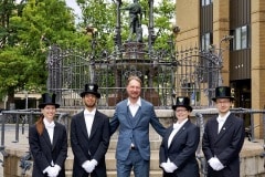494. Schützenfest in Hannover - Einkleidung der Bruchmeisteranwärter bei Rebmann-Maßkleidung - Holzmarkt 4 in Hannover / Niedersachsen / Deutschland am 30.06.23