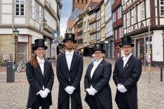 494. Schützenfest in Hannover - Einkleidung der Bruchmeisteranwärter bei Rebmann-Maßkleidung - Holzmarkt 4 in Hannover / Niedersachsen / Deutschland am 30.06.23