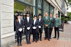 494. Schützenfest in Hannover - Einkleidung der Bruchmeisteranwärter bei Rebmann-Maßkleidung - Holzmarkt 4 in Hannover / Niedersachsen / Deutschland am 30.06.23