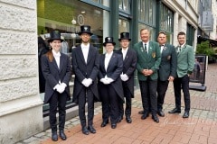 494. Schützenfest in Hannover - Einkleidung der Bruchmeisteranwärter bei Rebmann-Maßkleidung - Holzmarkt 4 in Hannover / Niedersachsen / Deutschland am 30.06.23