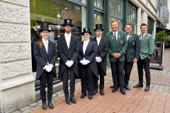 494. Schützenfest in Hannover - Einkleidung der Bruchmeisteranwärter bei Rebmann-Maßkleidung - Holzmarkt 4 in Hannover / Niedersachsen / Deutschland am 30.06.23