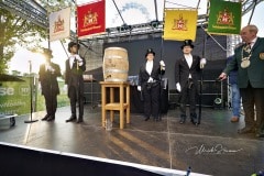 494. Schützenfest in Hannover - Fassbieranstich im Rondell auf dem Schützenplatz in Hannover / Niedersachsen / Deutschland am 30.06.23