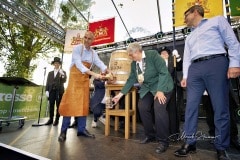 494. Schützenfest in Hannover - Fassbieranstich im Rondell auf dem Schützenplatz in Hannover / Niedersachsen / Deutschland am 30.06.23