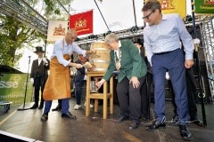 494. Schützenfest in Hannover - Fassbieranstich im Rondell auf dem Schützenplatz in Hannover / Niedersachsen / Deutschland am 30.06.23