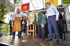 494. Schützenfest in Hannover - Fassbieranstich im Rondell auf dem Schützenplatz in Hannover / Niedersachsen / Deutschland am 30.06.23