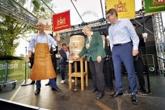 494. Schützenfest in Hannover - Fassbieranstich im Rondell auf dem Schützenplatz in Hannover / Niedersachsen / Deutschland am 30.06.23
