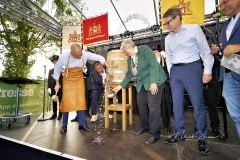 494. Schützenfest in Hannover - Fassbieranstich im Rondell auf dem Schützenplatz in Hannover / Niedersachsen / Deutschland am 30.06.23