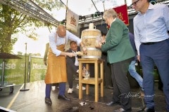 494. Schützenfest in Hannover - Fassbieranstich im Rondell auf dem Schützenplatz in Hannover / Niedersachsen / Deutschland am 30.06.23