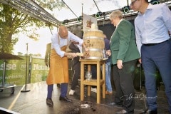 494. Schützenfest in Hannover - Fassbieranstich im Rondell auf dem Schützenplatz in Hannover / Niedersachsen / Deutschland am 30.06.23