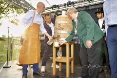 494. Schützenfest in Hannover - Fassbieranstich im Rondell auf dem Schützenplatz in Hannover / Niedersachsen / Deutschland am 30.06.23
