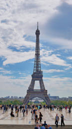 Eifelturm Glaspyramide Paris US 2023 05 04 6 uai