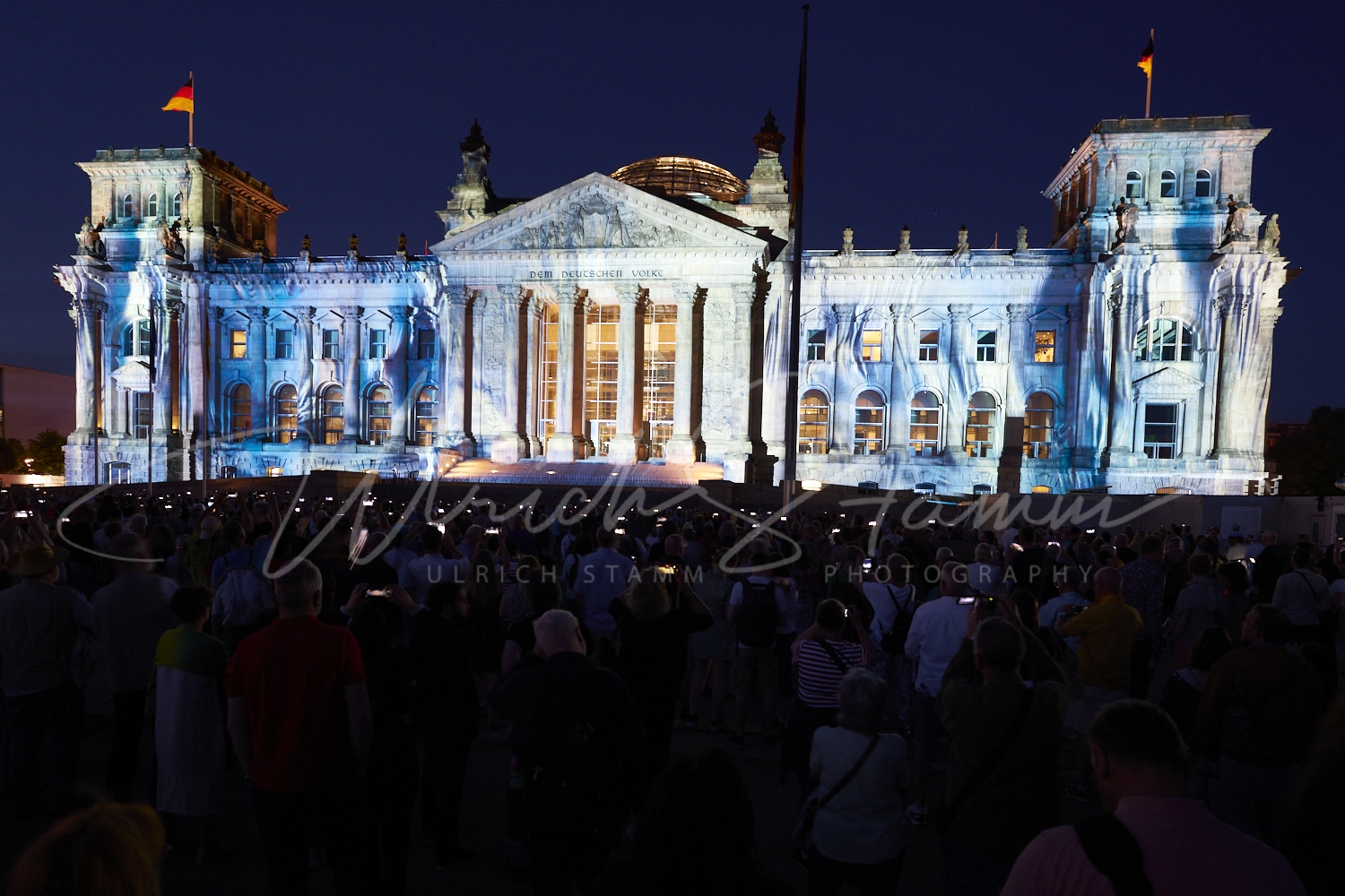 Illumination 30 Jahre Wrapped Reichstag Berlin R5us 2025 06 14 2015 1 – © Ulrich Stamm, Hannover