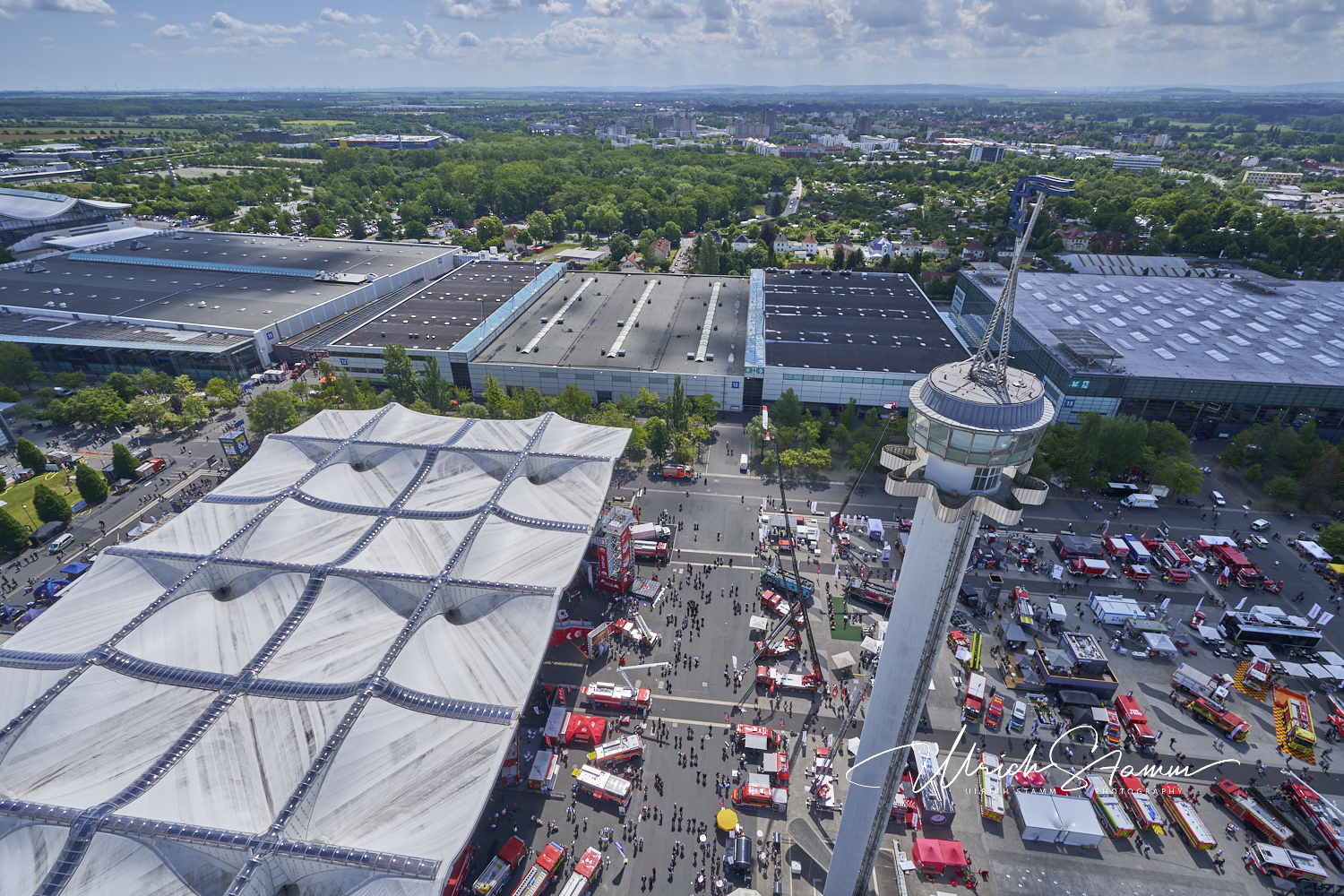 Blick (aus dem 104 m hohen Bronto Skylift) über das Gelände der Interschutz 2026 - Die Weltleitmesse für Feuerwehr, Rettungswesen und Bevölkerungsschutz in Hannover 01.-06.Juni 2026